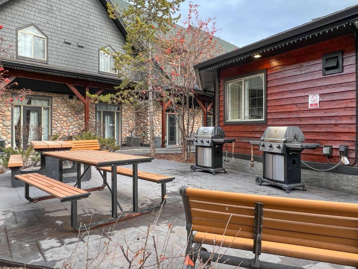 Mystic Pool & Hot Tub Hosted By Little Sister Getaways Canmore