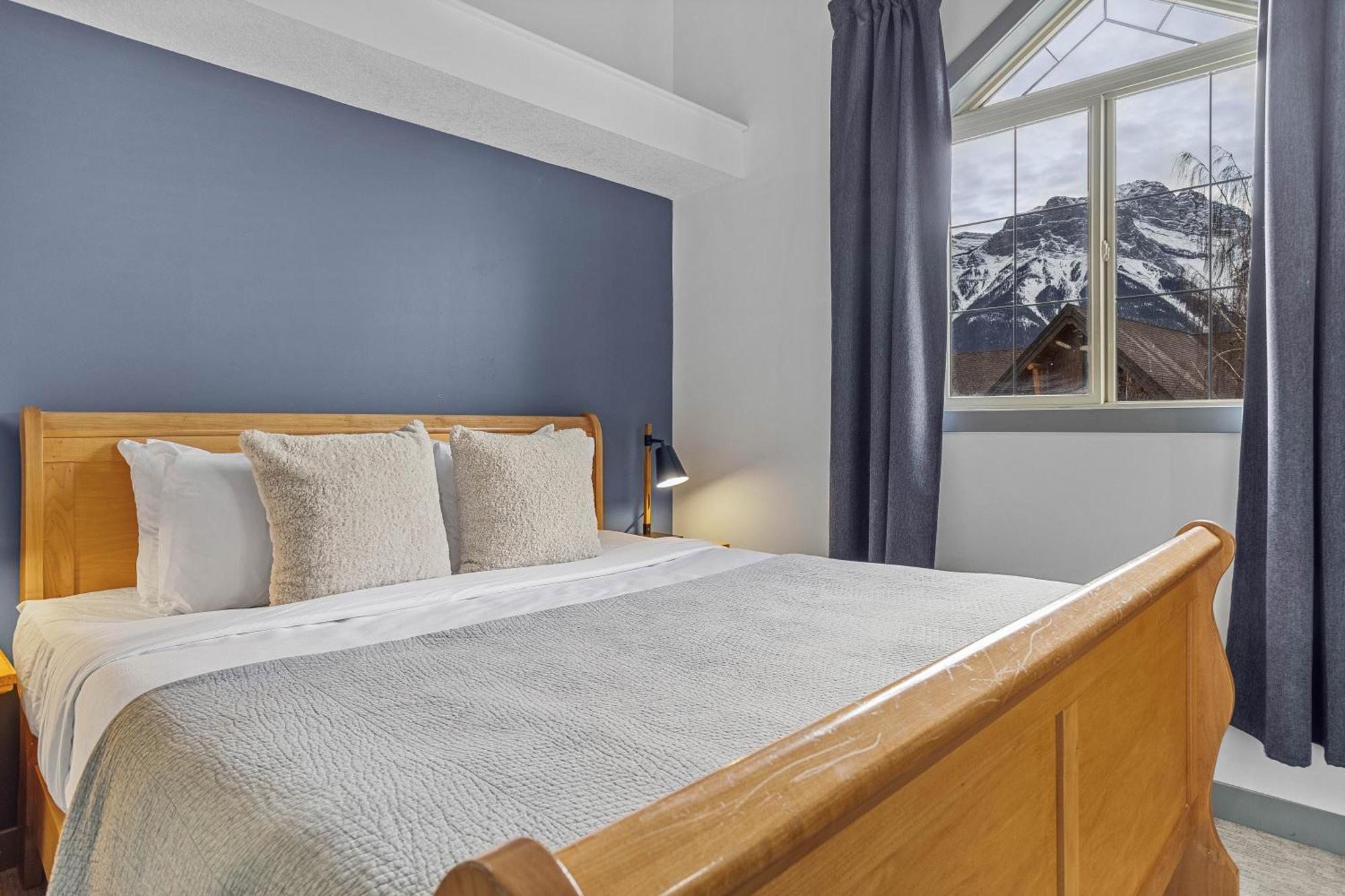 Mystic Pool & Hot Tub Hosted By Little Sister Getaways * Canmore